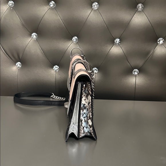 Elegant Black and Beige Women's Bag - Picture 2 of 5